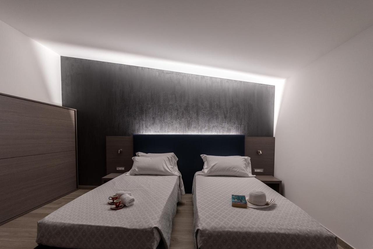 Hotel Da Si-Si ジェモーナ・デル・フリウーリ エクステリア 写真